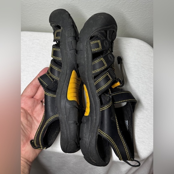 Keen Men’s Newport H2 Closed Toe Black Yellow Outdoor Rugged Sandals Size 6 - Picture 5 of 13